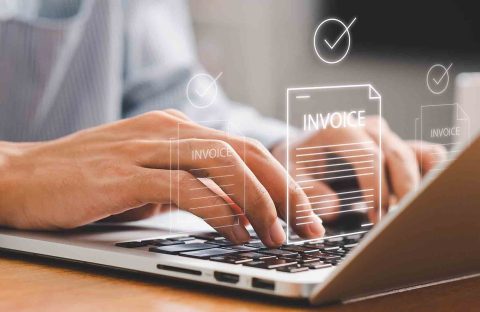 Businessman,Using,Laptop,To,Manage,Digital,Invoices,And,Billing.,Concept