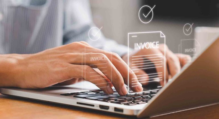 Businessman,Using,Laptop,To,Manage,Digital,Invoices,And,Billing.,Concept